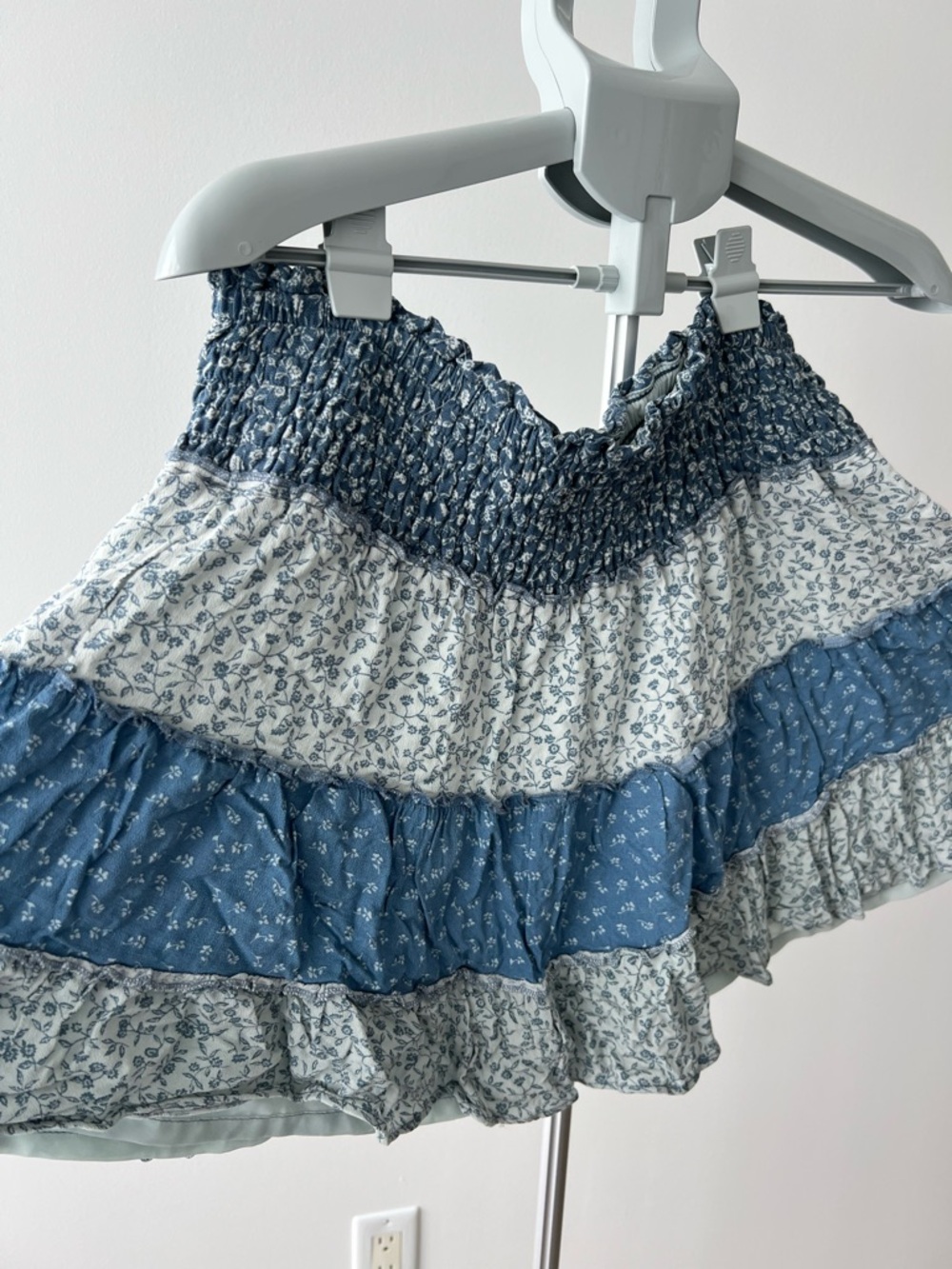Vintage American Eagle White & Blue & Navy Floral Tiered Skirt